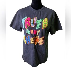 BKYS Graphic Truth is out There 90s color vibrant short sleeve tee Small